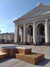 У Рівному на Театральній площі встановили нові лавки (ФОТО)