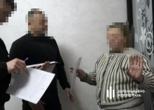 Військовик здав слідчим авторитетну тітку, з якою займався поборами воїнів за уникнення відряджень на фронт (ВІДЕО) 
