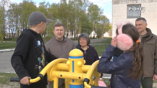 Матір загиблого військовика з Дубровиччини відкрила тренажерний майданчик (ВІДЕО)