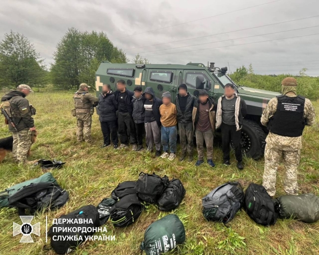 На Рівненщині затримали 8 афганців-нелегалів, які потрапили до нас з Білорусі