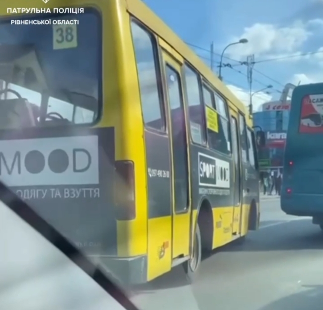 Фото - патрульна поліція Рівненщини