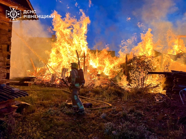 У селі на Рівненщині була масштабна пожежа