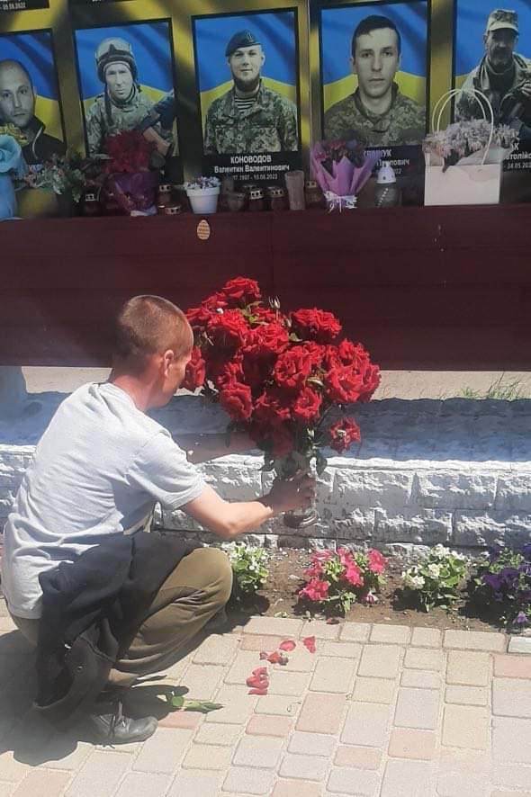 У Здолбунові затримали злодіїв з оберемком троянд